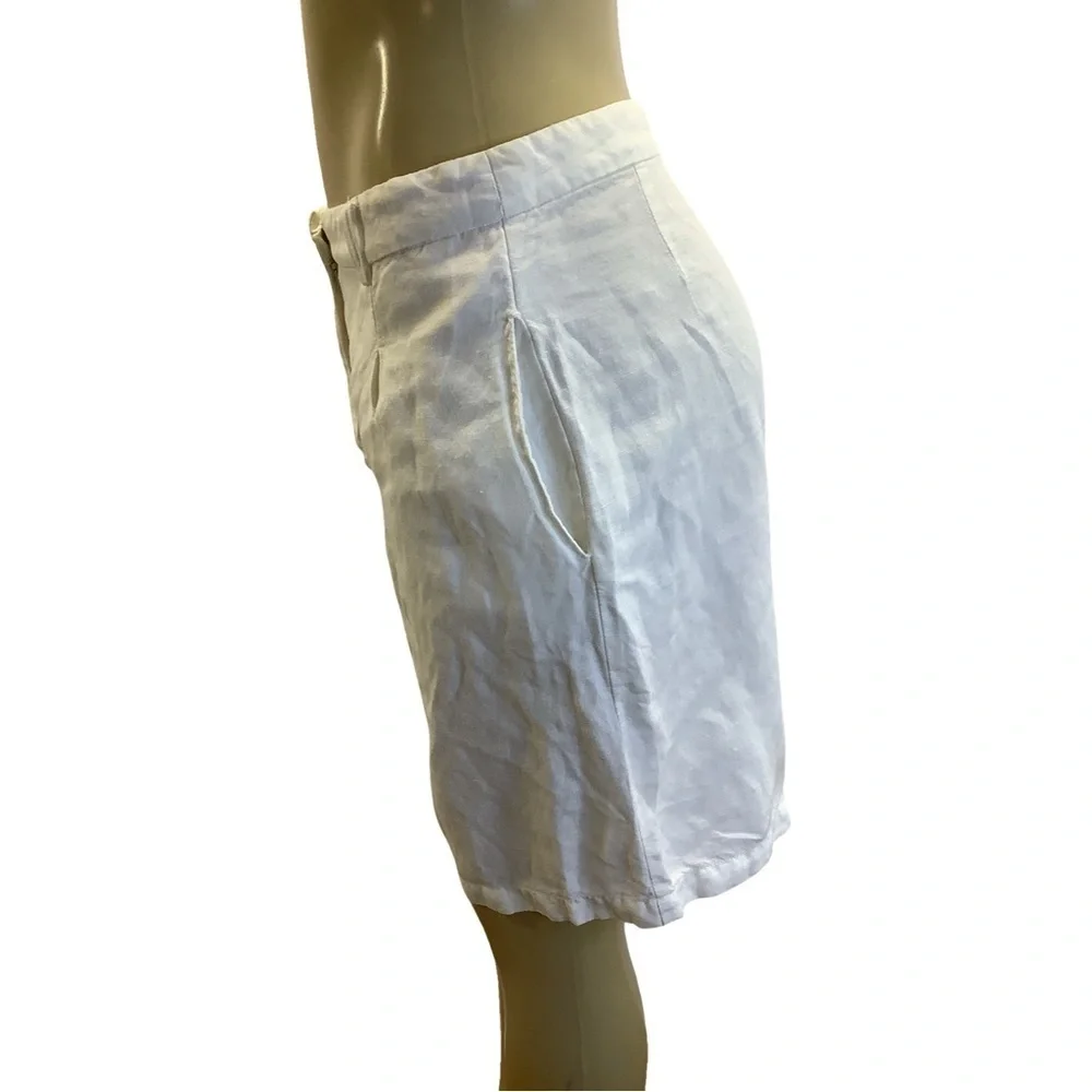 Forever 21 Size Medium White Women's Shorts. Preloved